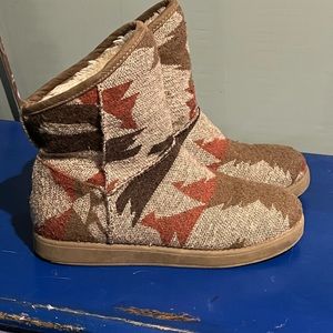 Aztec designed boots size 7